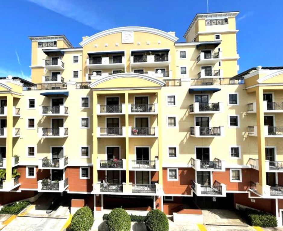 8395 SW 73RD Avenue 423, Miami, FL 33143