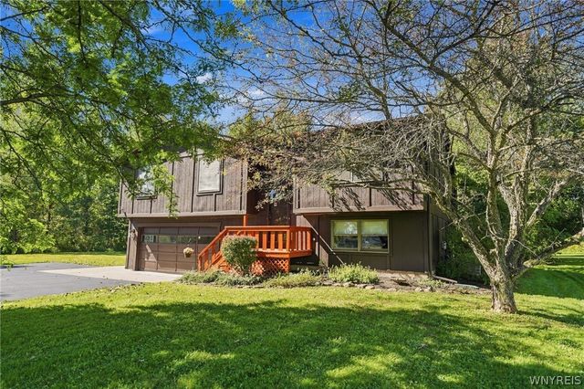 4824 Saint Joseph Drive, Lockport Town, NY 14094