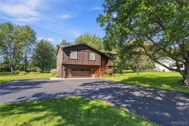 4824 Saint Joseph Drive, Lockport Town, NY 14094