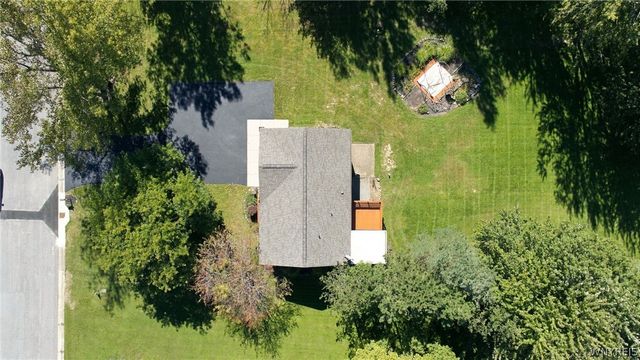 4824 Saint Joseph Drive, Lockport Town, NY 14094