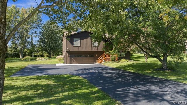 4824 Saint Joseph Drive, Lockport Town, NY 14094