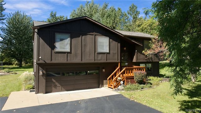 4824 Saint Joseph Drive, Lockport Town, NY 14094