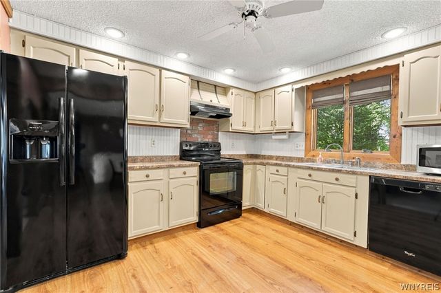 4824 Saint Joseph Drive, Lockport Town, NY 14094