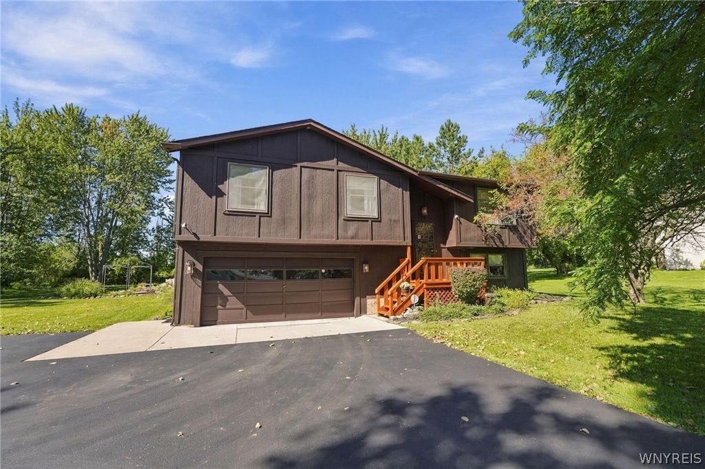 4824 Saint Joseph Drive, Lockport Town, NY 14094