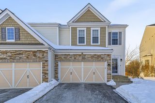 30 Wayside Dr 30, Hopkinton, MA 01748