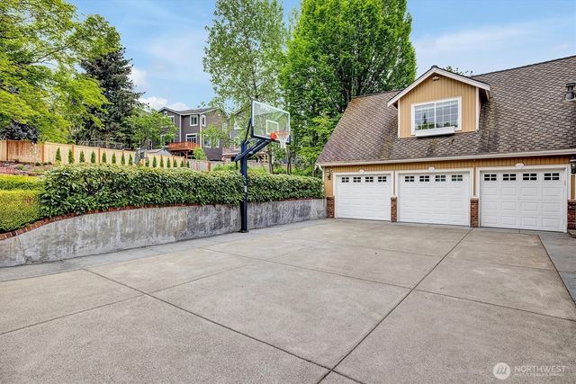 4511 238th Place SE, Sammamish, WA 98029