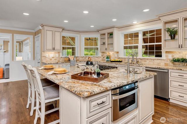 4511 238th Place SE, Sammamish, WA 98029