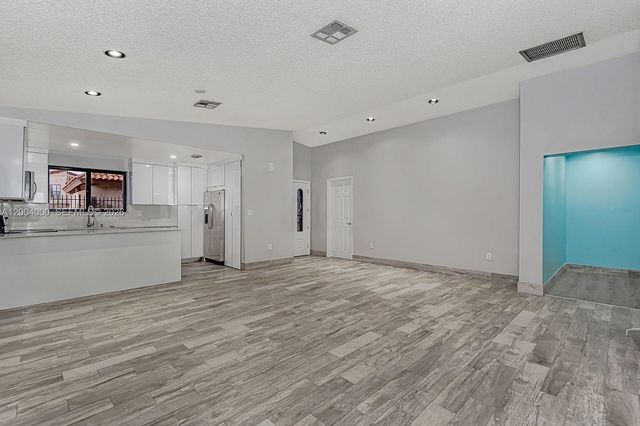 740 NW 105th Pl A6, Miami, FL 33172