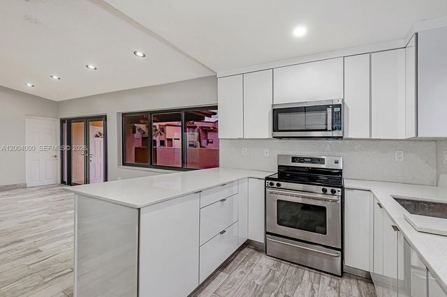 740 NW 105th Pl A6, Miami, FL 33172