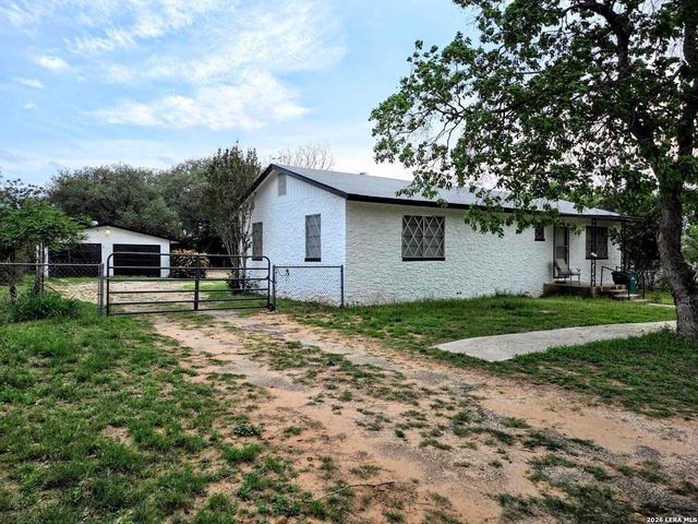 15000 LYTLE SOMERSET RD, Lytle, TX 78052
