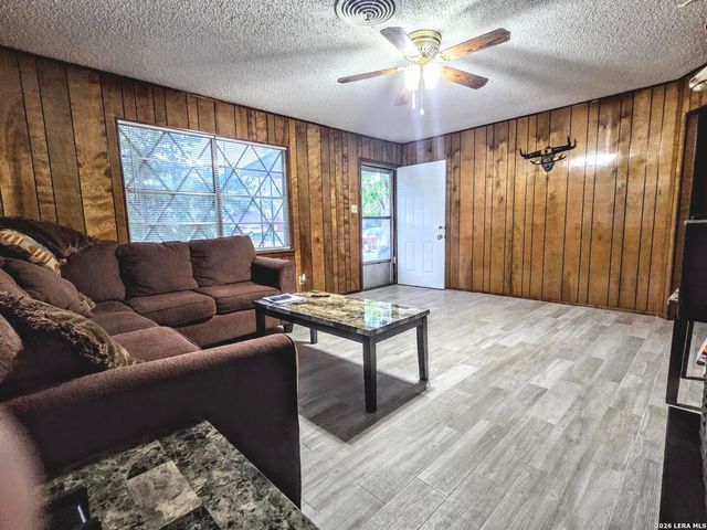 15000 LYTLE SOMERSET RD, Lytle, TX 78052