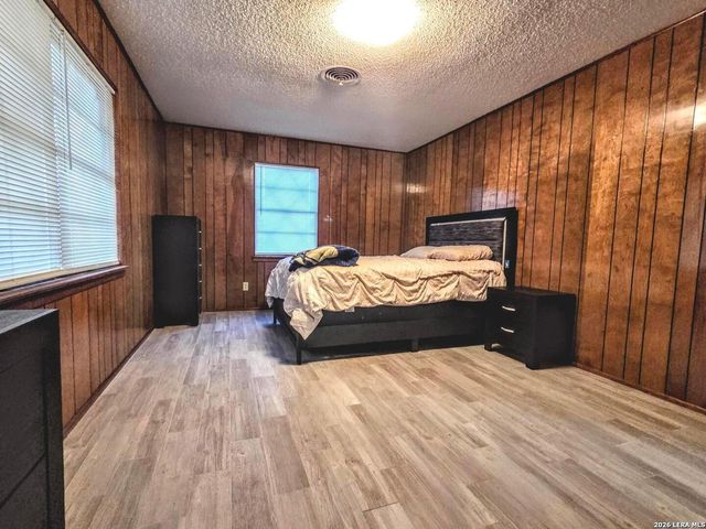 15000 LYTLE SOMERSET RD, Lytle, TX 78052