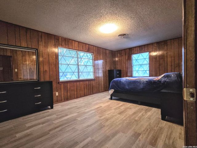 15000 LYTLE SOMERSET RD, Lytle, TX 78052