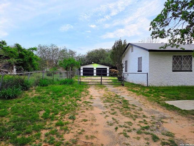15000 LYTLE SOMERSET RD, Lytle, TX 78052
