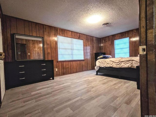 15000 LYTLE SOMERSET RD, Lytle, TX 78052
