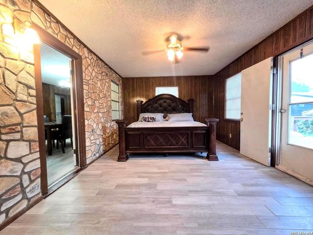 15000 LYTLE SOMERSET RD, Lytle, TX 78052