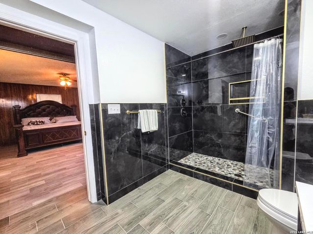 15000 LYTLE SOMERSET RD, Lytle, TX 78052