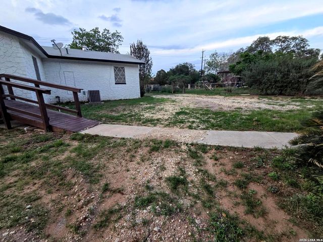 15000 LYTLE SOMERSET RD, Lytle, TX 78052