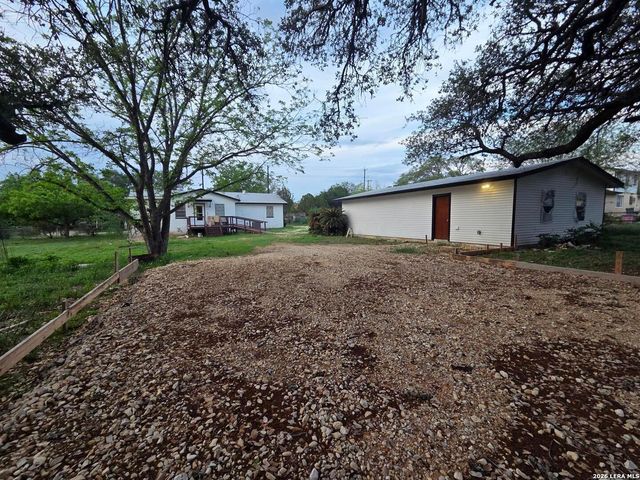 15000 LYTLE SOMERSET RD, Lytle, TX 78052