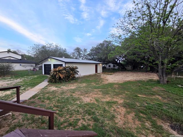 15000 LYTLE SOMERSET RD, Lytle, TX 78052