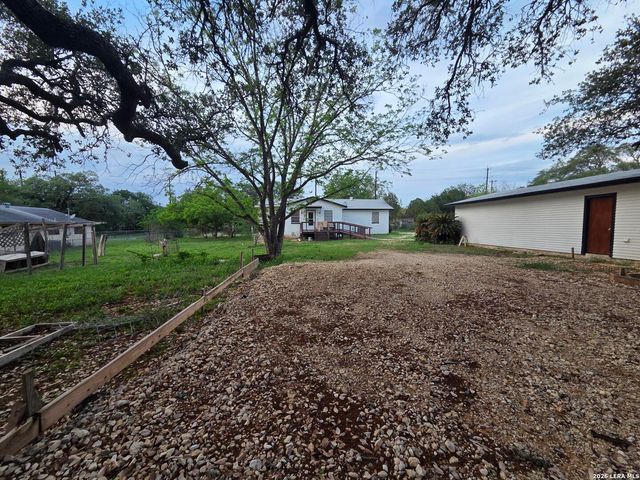 15000 LYTLE SOMERSET RD, Lytle, TX 78052