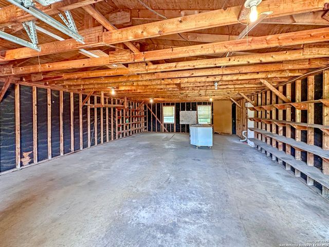 15000 LYTLE SOMERSET RD, Lytle, TX 78052