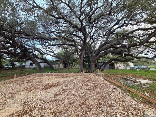 15000 LYTLE SOMERSET RD, Lytle, TX 78052