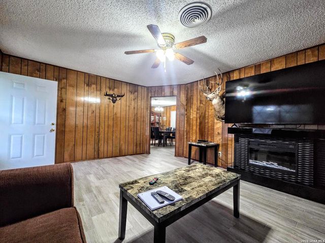 15000 LYTLE SOMERSET RD, Lytle, TX 78052