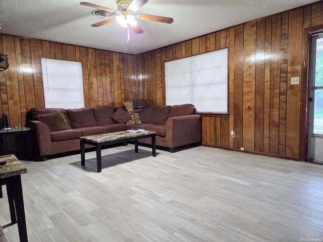 15000 LYTLE SOMERSET RD, Lytle, TX 78052
