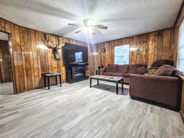 15000 LYTLE SOMERSET RD, Lytle, TX 78052