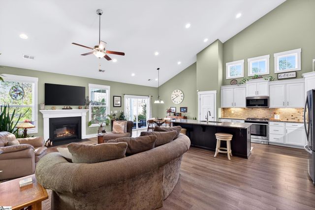 402 Vestry Place, Moore, SC 29369