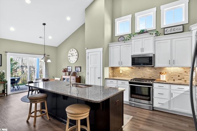 402 Vestry Place, Moore, SC 29369