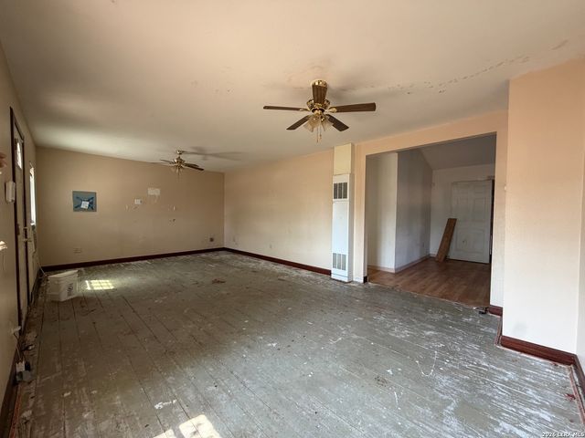 19391 FM 471 S, Natalia, TX 78059