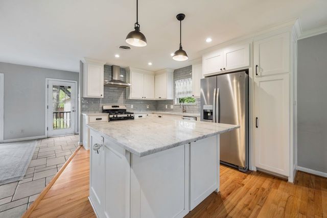 2216 Springhill Drive, Dallas, TX 75228