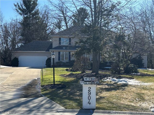 2904 Camelot Court, Willoughby Hills, OH 44092