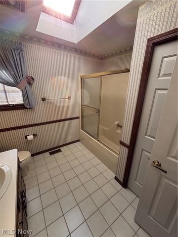 2904 Camelot Court, Willoughby Hills, OH 44092