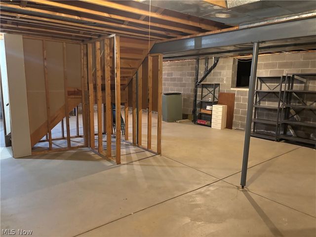 2904 Camelot Court, Willoughby Hills, OH 44092