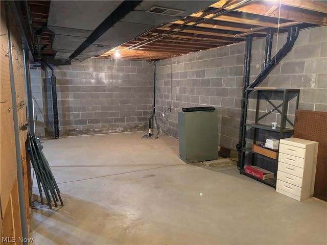 2904 Camelot Court, Willoughby Hills, OH 44092