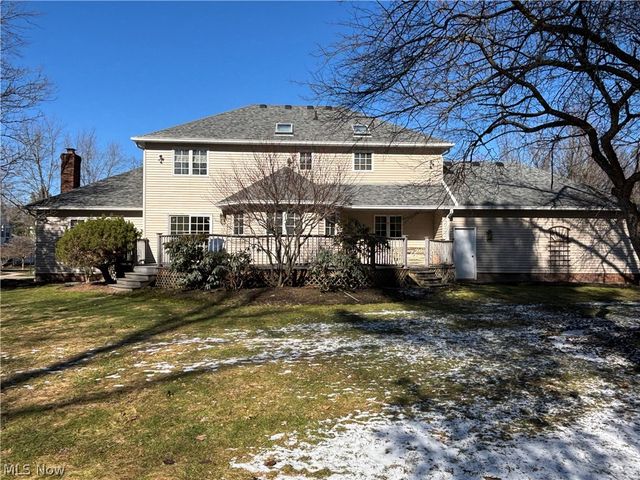 2904 Camelot Court, Willoughby Hills, OH 44092