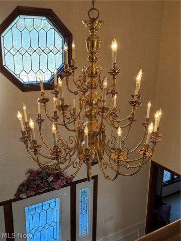 2904 Camelot Court, Willoughby Hills, OH 44092