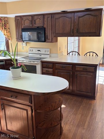 2904 Camelot Court, Willoughby Hills, OH 44092