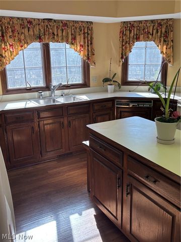 2904 Camelot Court, Willoughby Hills, OH 44092