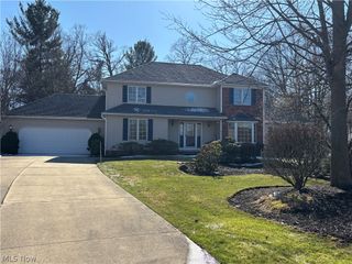 2904 Camelot Court, Willoughby Hills, OH 44092