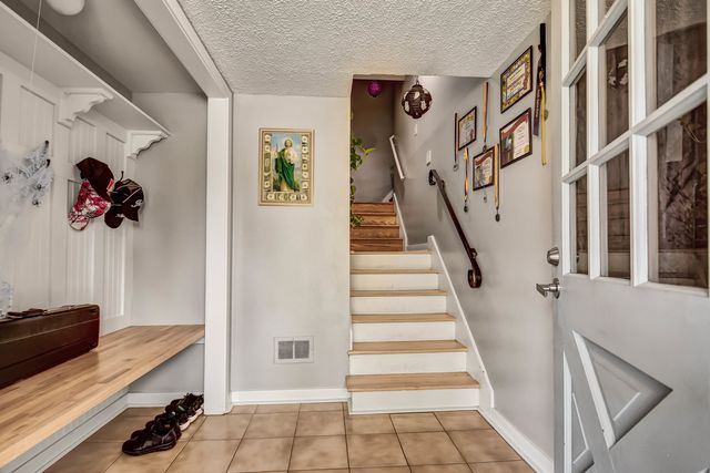 15251 Colina Avenue, Oak Forest, IL 60452