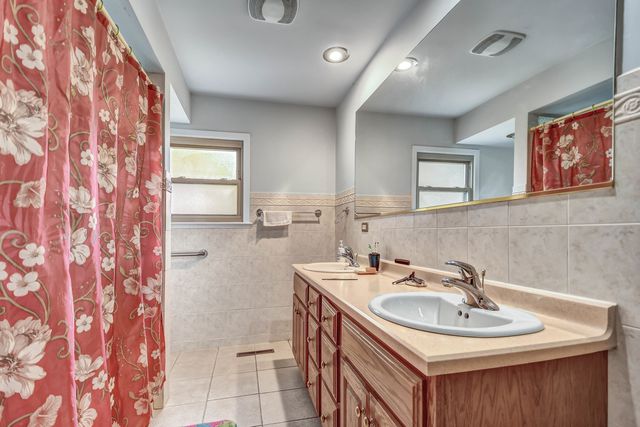 15251 Colina Avenue, Oak Forest, IL 60452