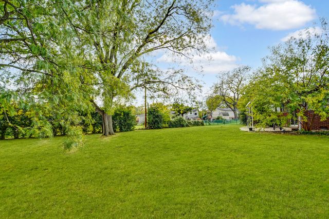 15251 Colina Avenue, Oak Forest, IL 60452