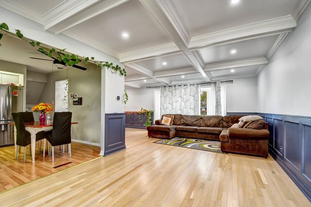 15251 Colina Avenue, Oak Forest, IL 60452