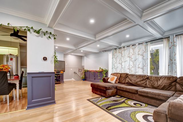 15251 Colina Avenue, Oak Forest, IL 60452