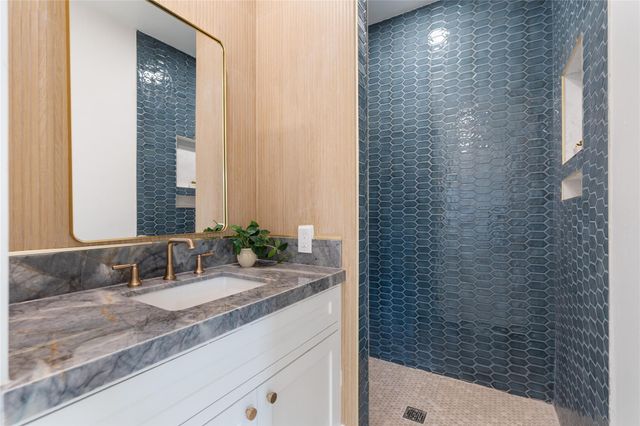 1205 Tall Pines Drive, Friendswood, TX 77546