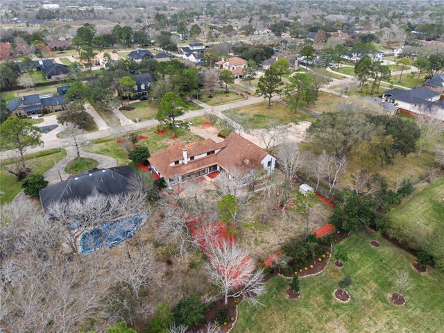 1205 Tall Pines Drive, Friendswood, TX 77546